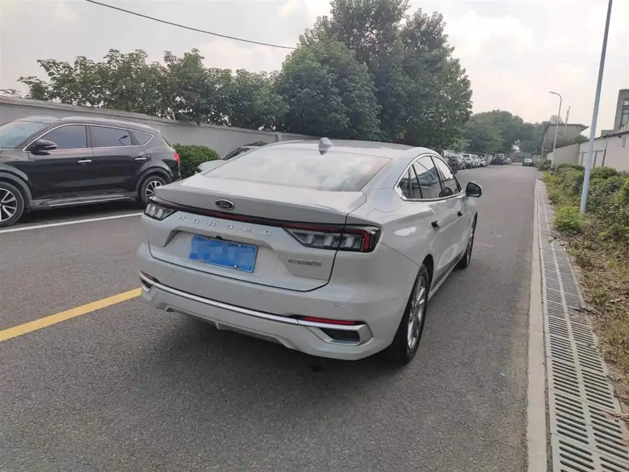 2023 فورد مونديو إيكوبوست 180 فاخرة