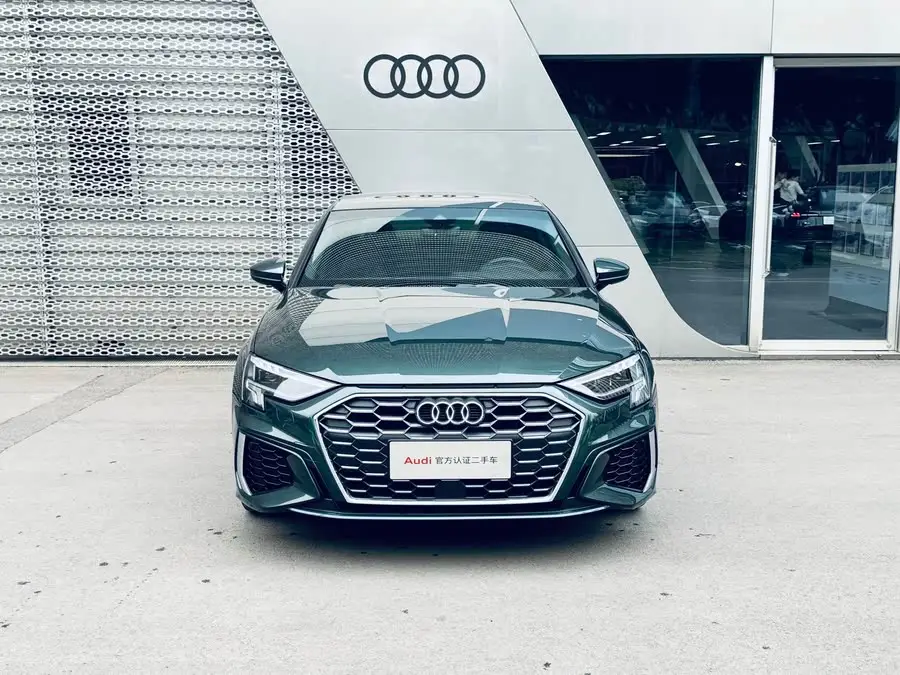 أودي A3 2023 A3L ليموزين 35 TFSI الطراز الرياضي العصري