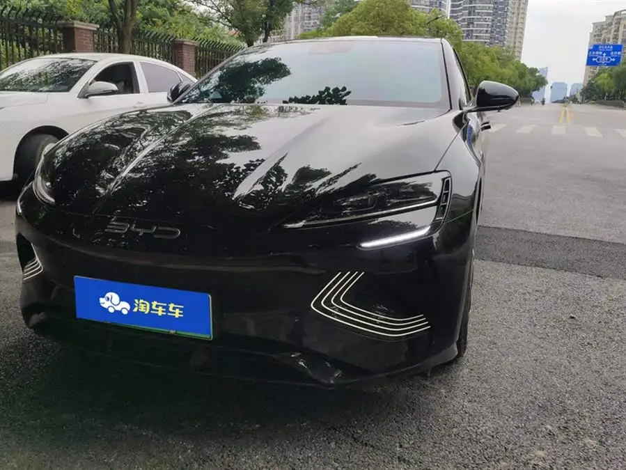 ختم 2022 طراز 700 كم النسخة طويلة المدى للدفع الخلفي