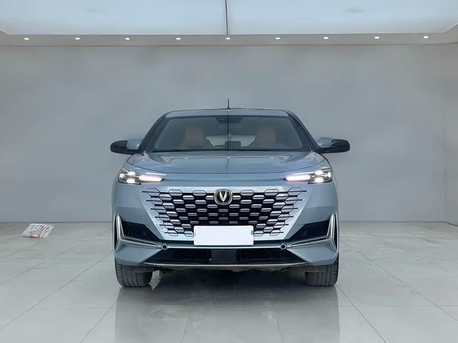 تشانجان UNI-K 2021 2.0T الفخمة