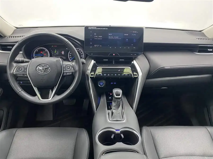 2022 تويوتا هارير بنظام الدفع الهجين 2.5 لتر CVT الدفع الرباعي الفئة الممتازة