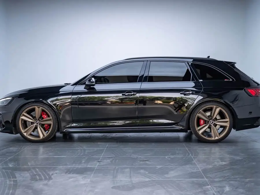 أودي RS 4 2022 RS4 أفانت إصدار الذهب الداكن