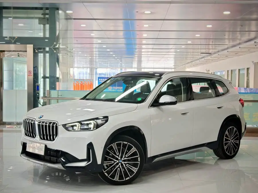 بي إم دبليو X1 2023 xDrive25Li حزمة تصميم X