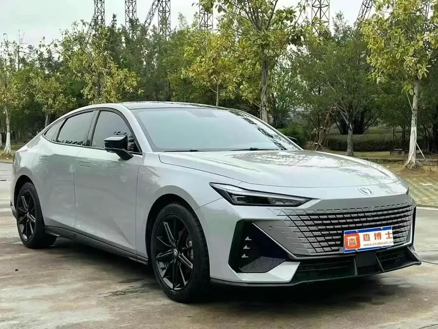 Changan UNI-V 2022 1.5T Intelligent Navigation Version