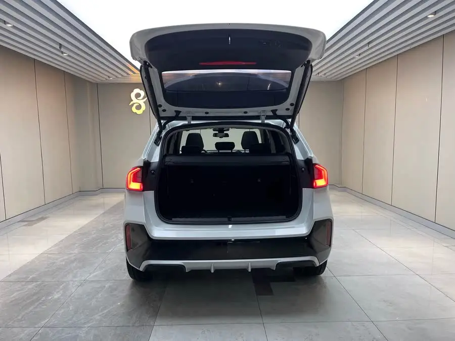 بي إم دبليو X1 2023 sDrive25Li حزمة رياضية M