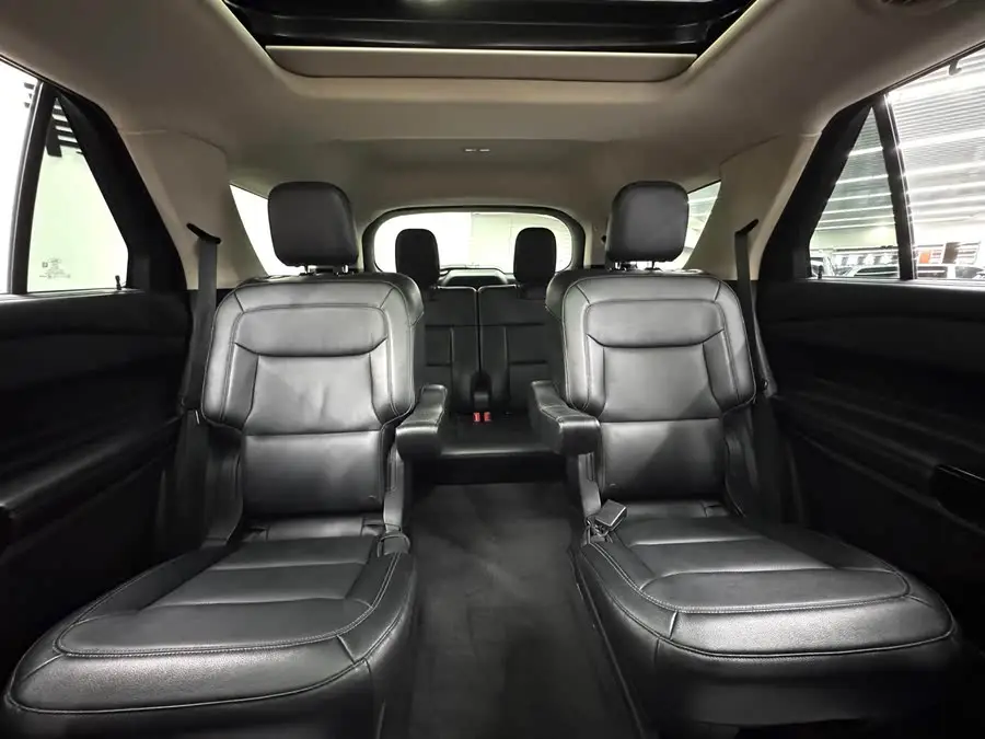 2020 إكسبلورر إيكو بوست 285 الدفع الرباعي تيتانيوم 6 مقاعد