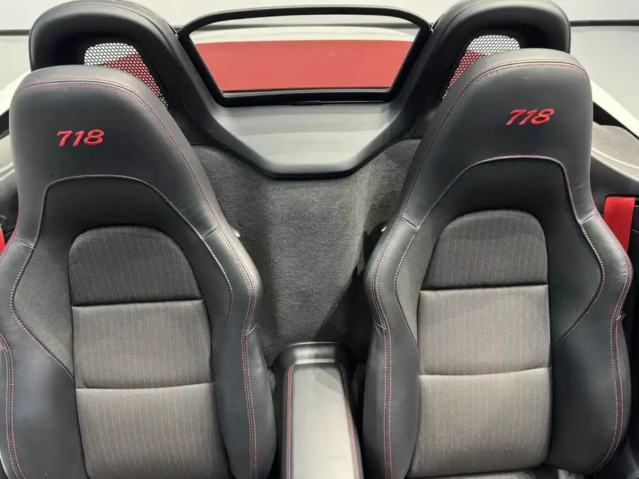 Porsche 718 2019 Model Boxster T 2.0T