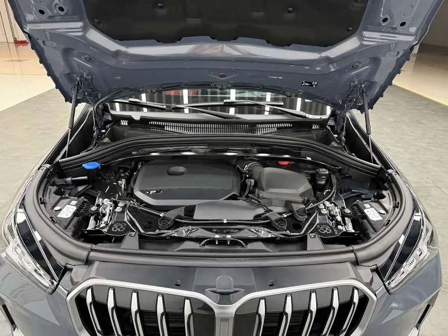 بي إم دبليو X1 2023 xDrive25Li حزمة تصميم X