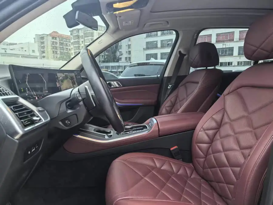 بي إم دبليو X5 2023 xDrive 30Li باقة M الرياضية الفاخرة في الليل