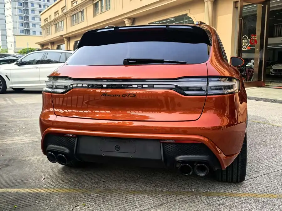 معلومات أساسية عن السيارة