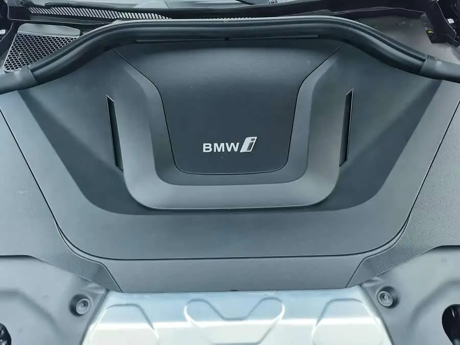 بي إم دبليو iX3 2022 النسخة الرائدة