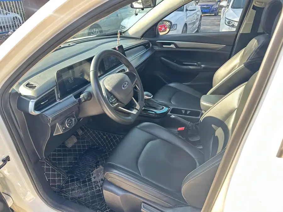 Ford Focus 2021 1.5L Automatic Platinum Edition