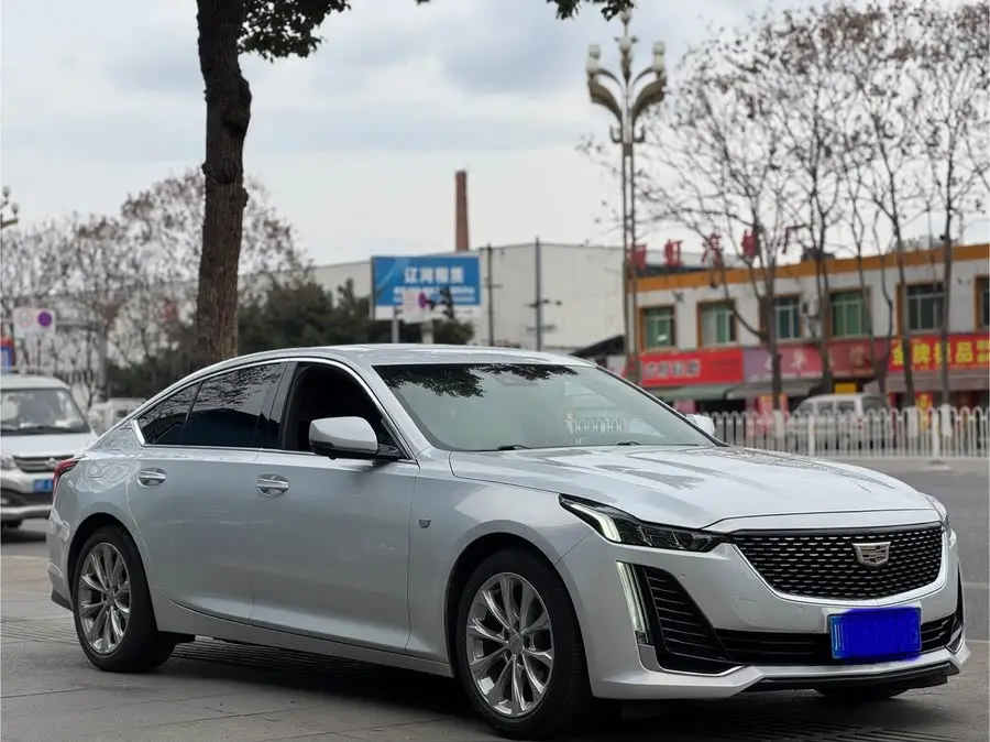 كاديلاك CT5 2021 طراز مُعدل 28T فاخرة