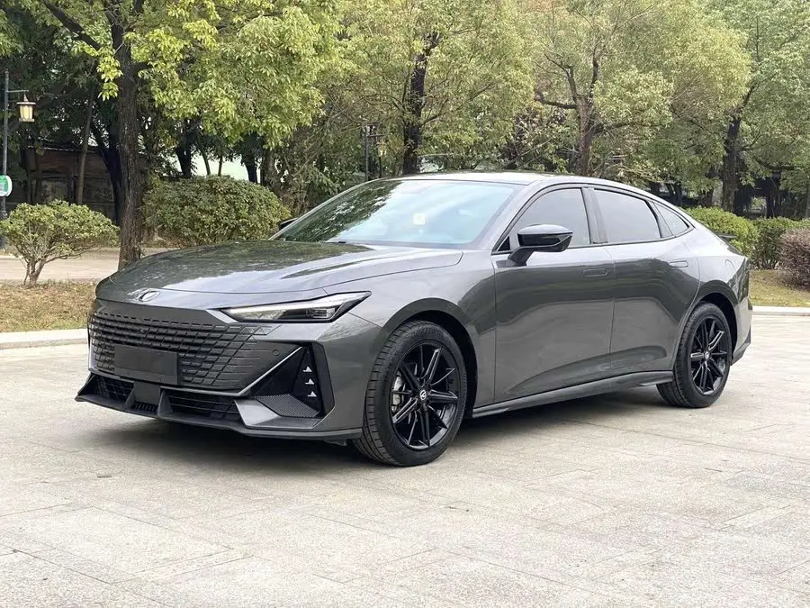 شانغهاي UNI-V 2022 1.5T البريميوم