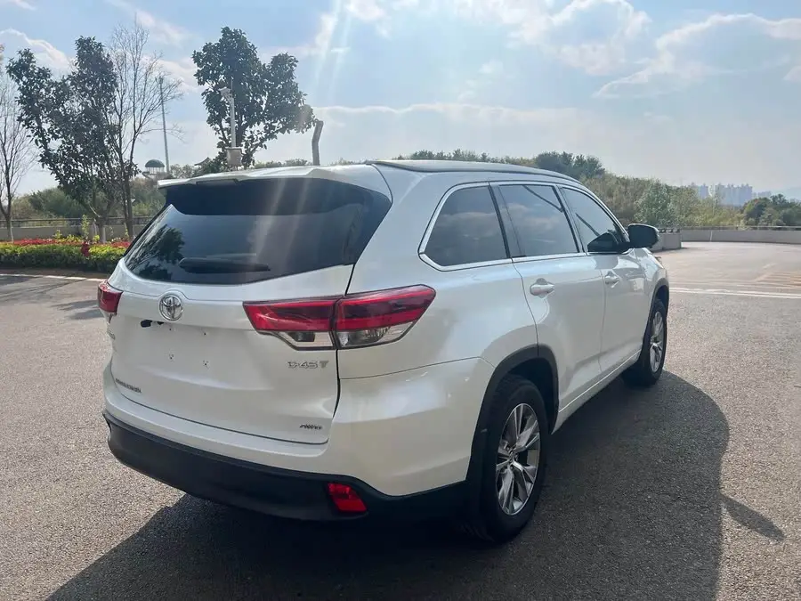 هايلاندر 2021 2.0T دفع رباعي نسخة النخبة 7 مقاعد