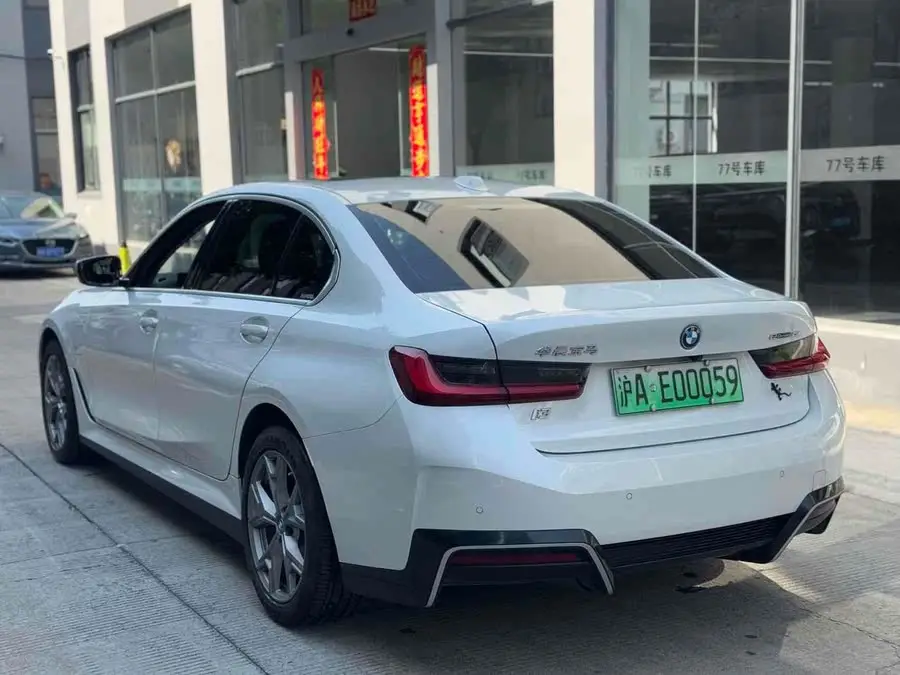 بي إم دبليو آي 3 2022 إيدرايف 35 إل