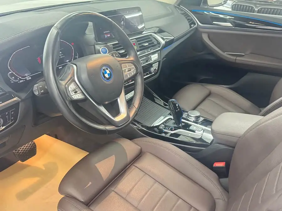 BMW iX3 2021 Leading Model