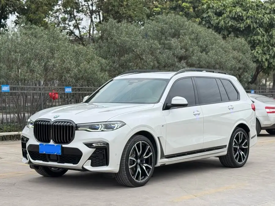 بي إم دبليو X7 2021 موديل محدث xDrive40i طراز تنفيذي حزمة M الرياضية
