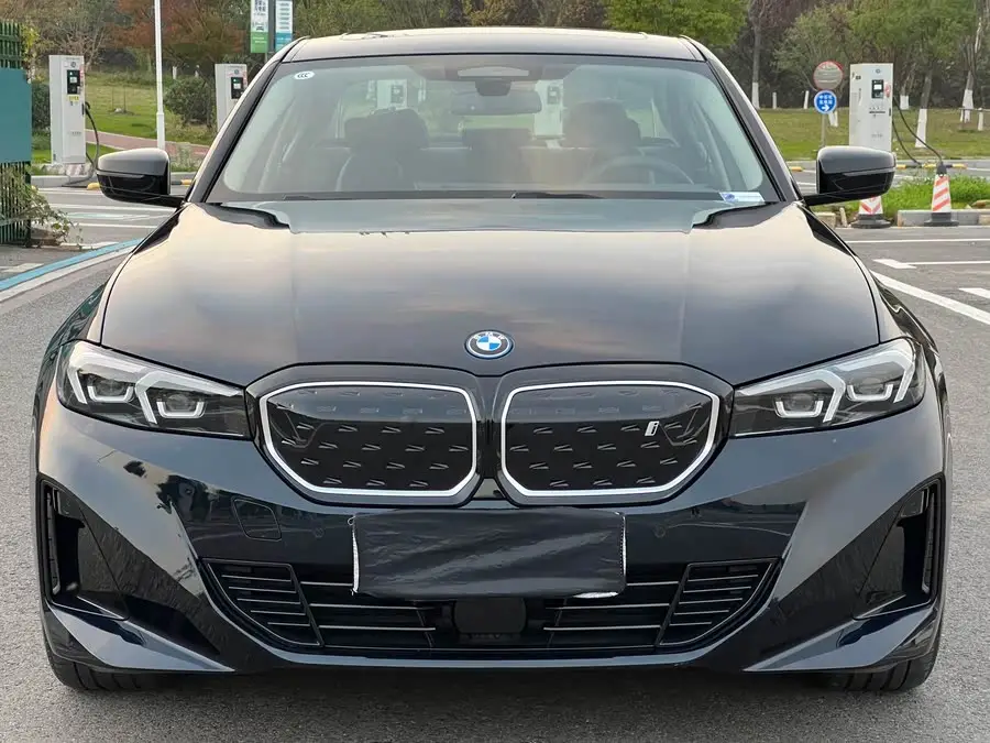 بي إم دبليو i3 2023 eDrive 40 L حزمة الليل