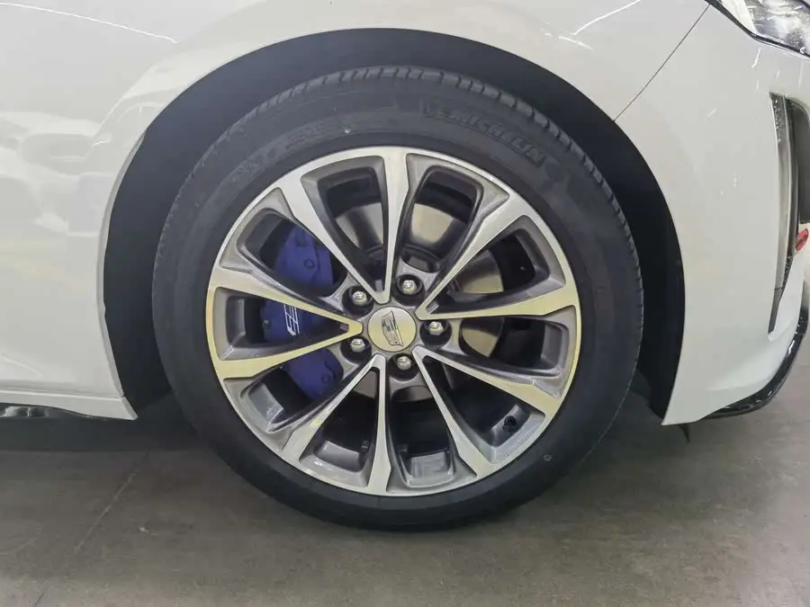 كاديلاك CT5 2020 طراز 28T الرياضي الرائد