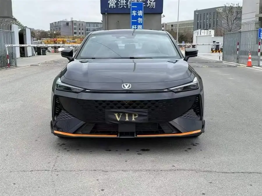 شانجان UNI-V 2024 1.5T النموذج الرياضي الفاخر