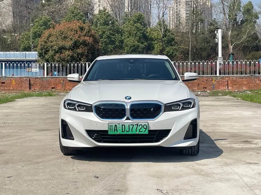 بي إم دبليو i3 2022 eDrive 35 L