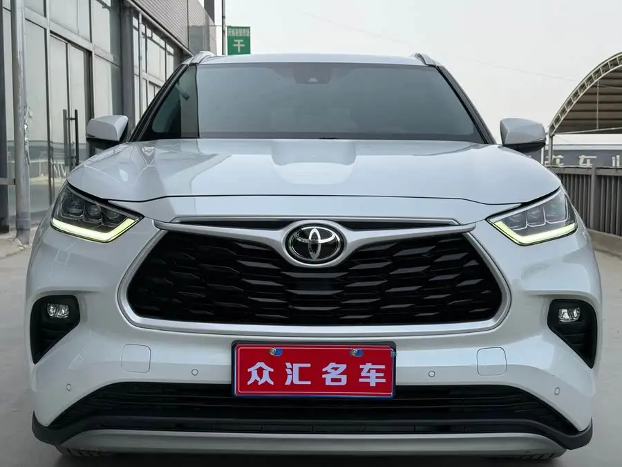 هايلاندر 2022 380T نسخة بريميوم للدفع الرباعي 7 مقاعد