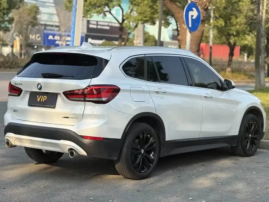 بي إم دبليو X1 2022 sDrive20Li إصدار الموضة