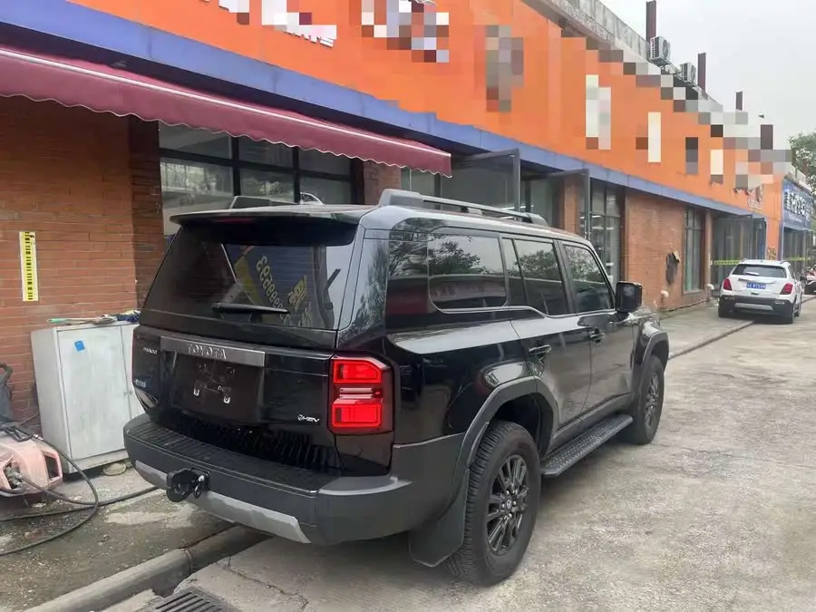 برادو 2024 2.4T نسخة TX متعددة الاستخدامات 6 مقاعد