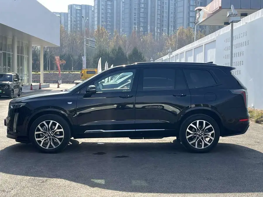 كاديلاك XT6 2022 2.0T بستة مقاعد دفع رباعي بلاتينيوم