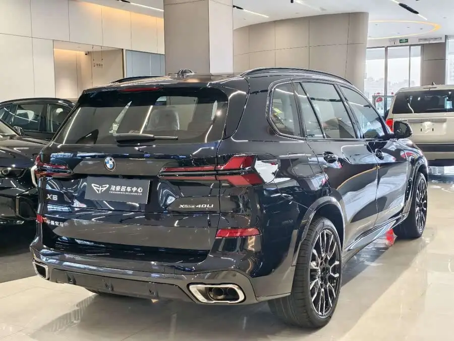 بي إم دبليو X5 2023 xDrive 40Li M حزمة الظل الرياضية