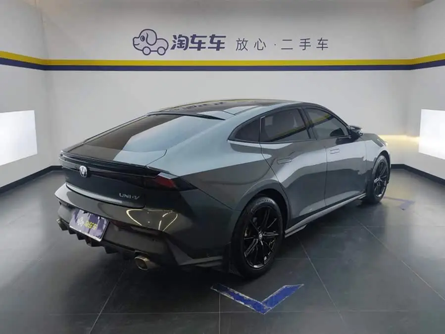 Changan UNI-V 2022 1.5T Premium