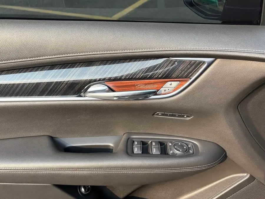 كاديلاك XT6 2021 2.0T طراز فاخر ذو ستة مقاعد ودفع ثنائي