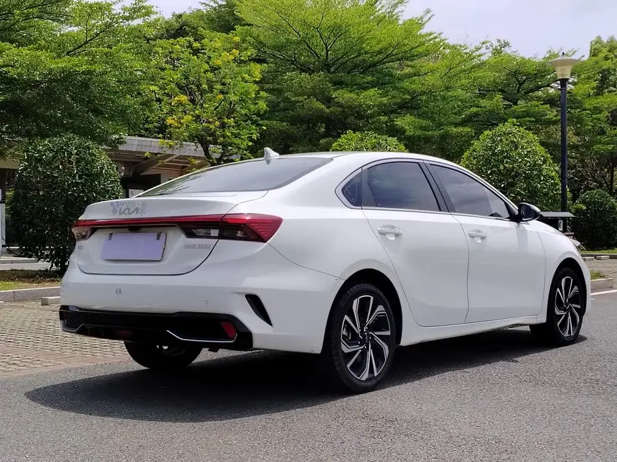 كيا K3 2023 نسخة بريميوم 1.5 لتر CVT