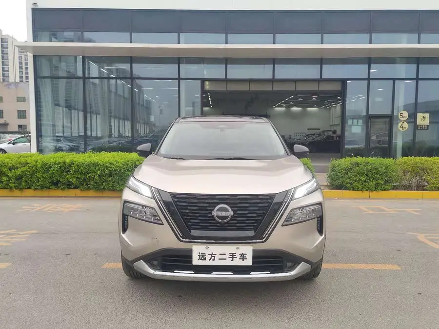 نيسان إكس-تريل 2023 إصدارة الفخامة بمحركين مزدوجين للدفع الرباعي e-POWER