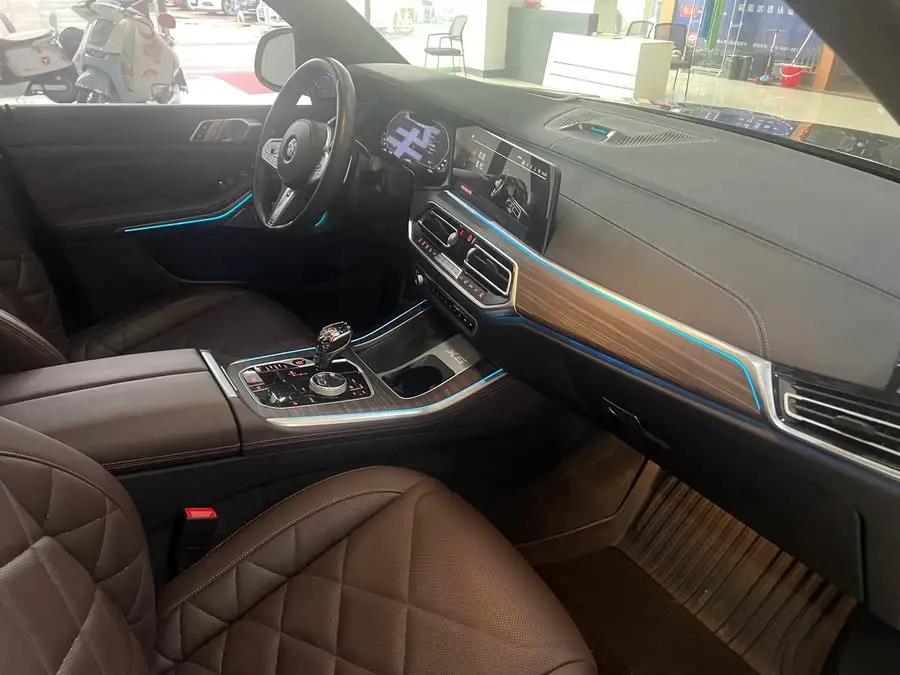 بي إم دبليو X5 2022 طراز معدل xDrive 40Li باقة M الرياضية الفاخرة