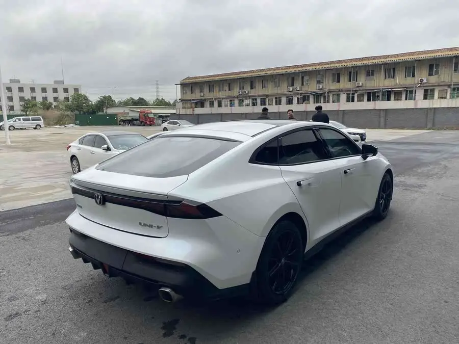 Changan UNI-V 2022 1.5T Smart Navigation Edition