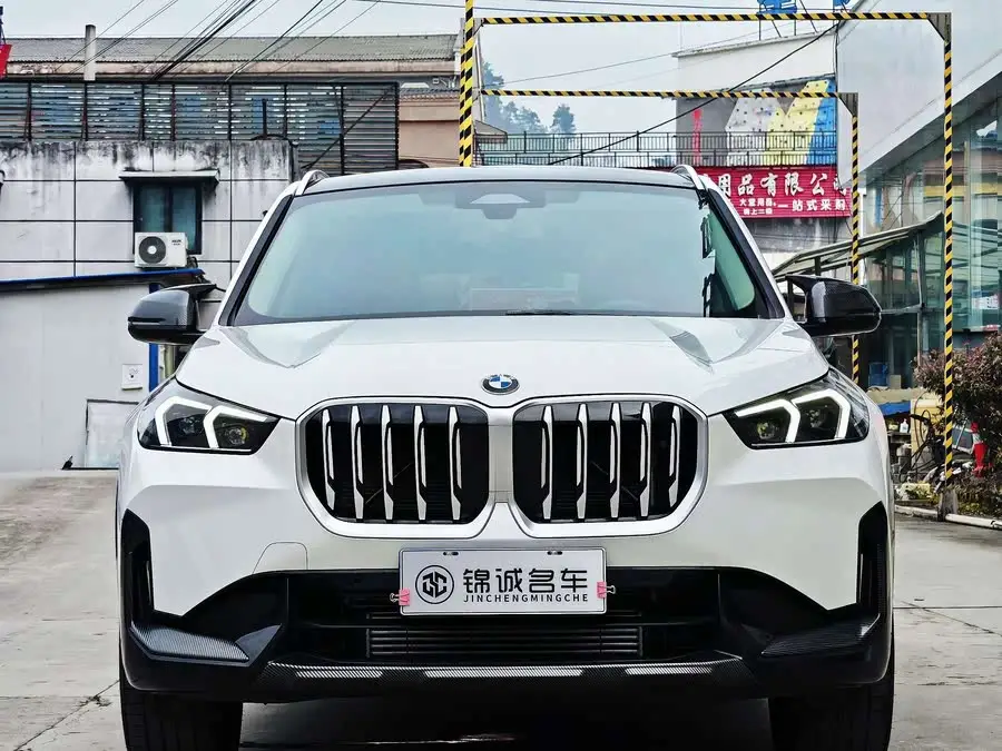 بي إم دبليو X1 2023 xDrive25Li حزمة تصميم X