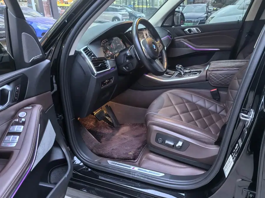 بي إم دبليو X5 2022 xDrive 30Li حزمة M الرياضية الفاخرة