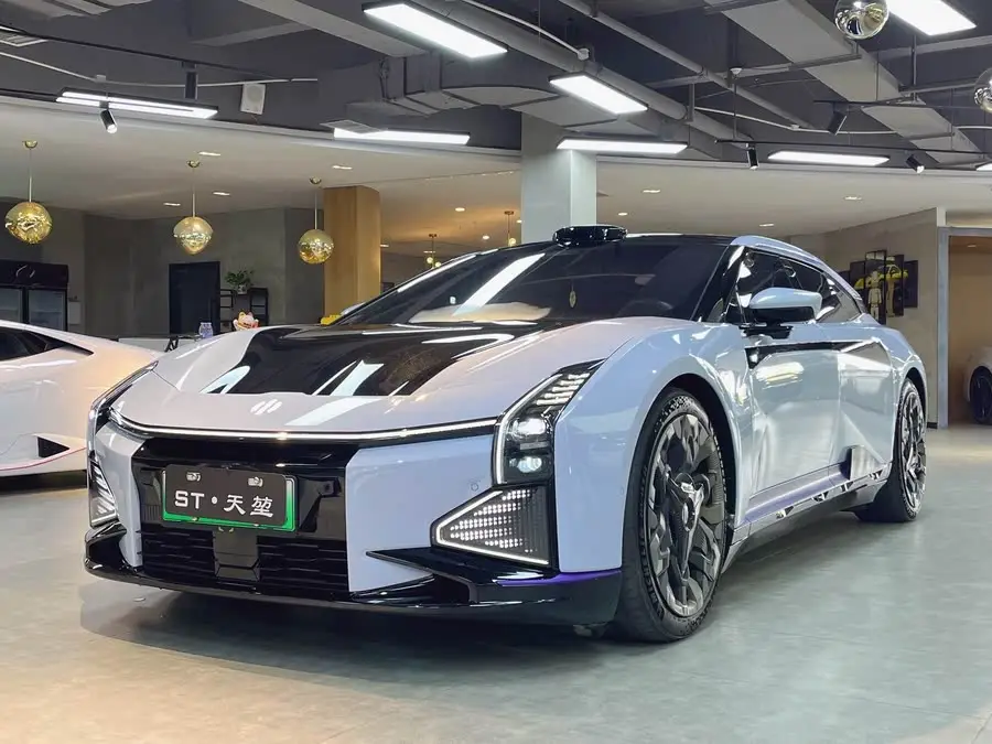 هاي في HiPhi Z 2023 النسخة ذات الأربعة مقاعد