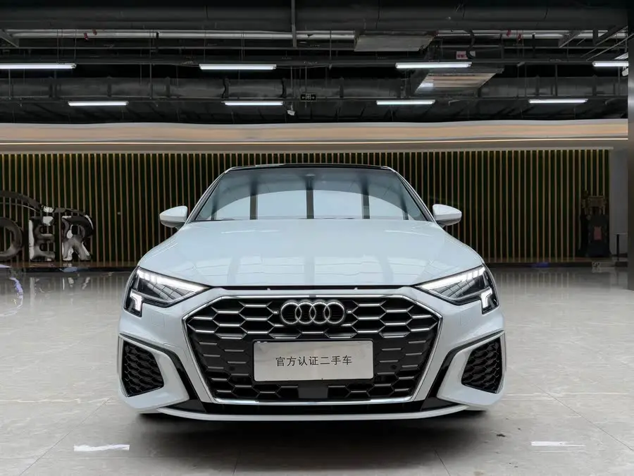 أودي A3 موديل 2023 تحديث سبورتباك 35 TFSI نمط رياضي أنيق