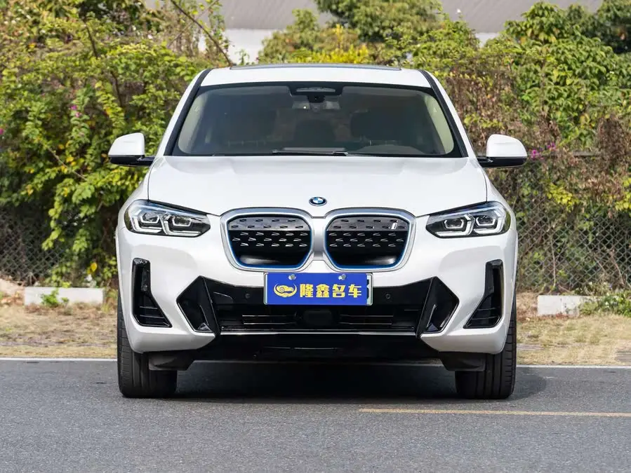 BMW iX3 2023 Leading Edition