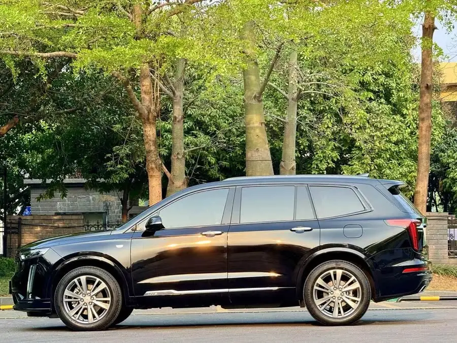 كاديلاك XT6 2021 28T فاخرة بستة مقاعد ودفع رباعي