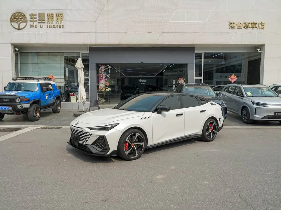 شانغان UNI-V 2024 2.0T الرياضية الكلاسيكية