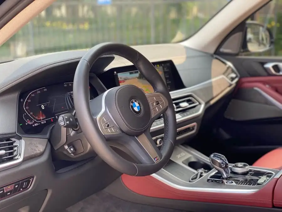 بي إم دبليو X5 2022 طراز مُعدل xDrive 30Li حزمة M الرياضية الفاخرة