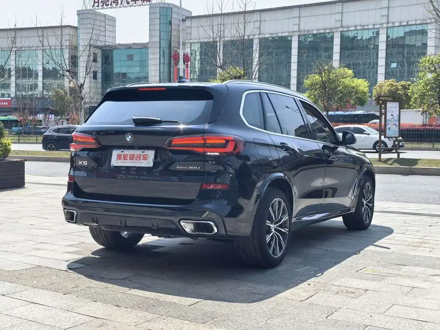 بي إم دبليو X5 2022 xDrive 30Li حزمة رياضية M