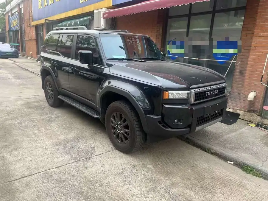 برادو 2024 2.4T نسخة TX متعددة الاستخدامات 6 مقاعد