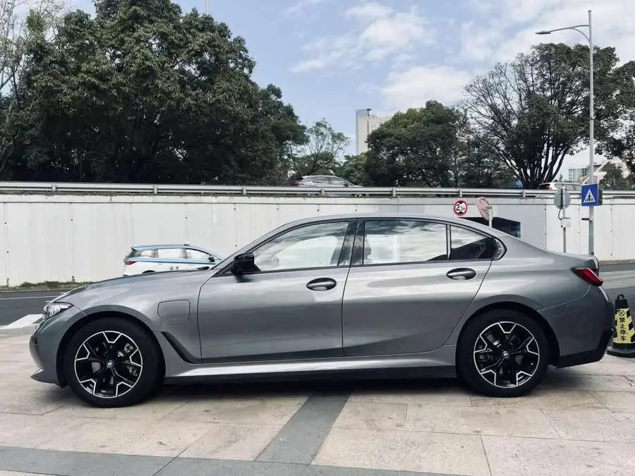 بي إم دبليو i3 2024 eDrive 40 L حزمة الليل