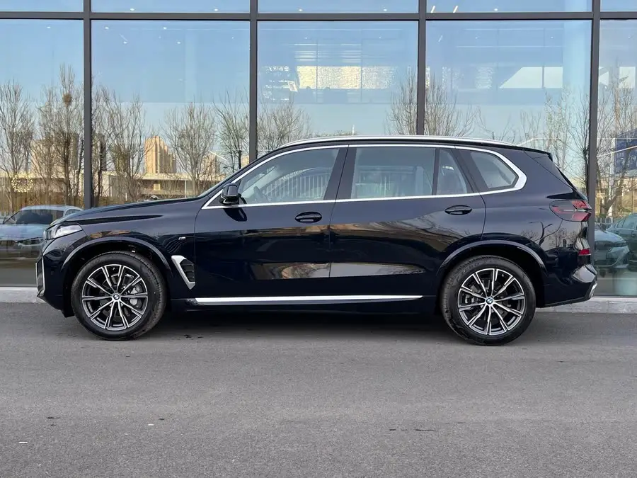 بي إم دبليو X5 2023 xDrive 30Li حزمة M الرياضية