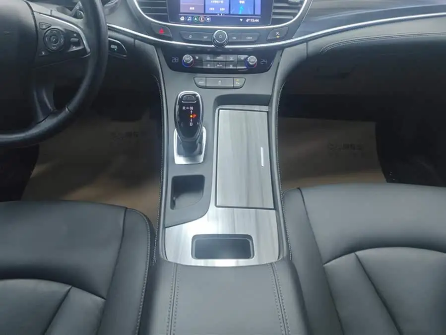 بيوك لاكروس 2022 652T فاخرة